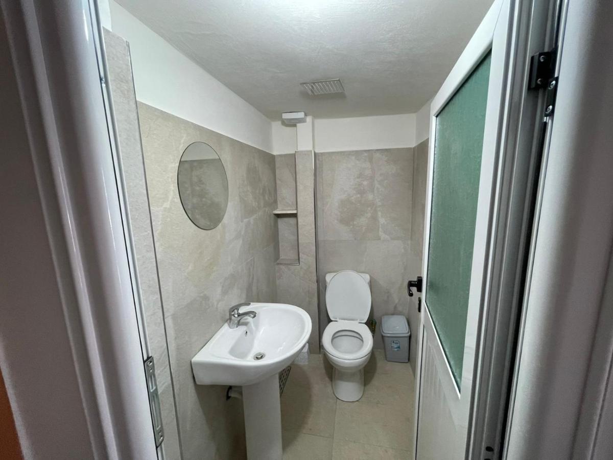 Guest Rooms Arbri Vlorë Esterno foto