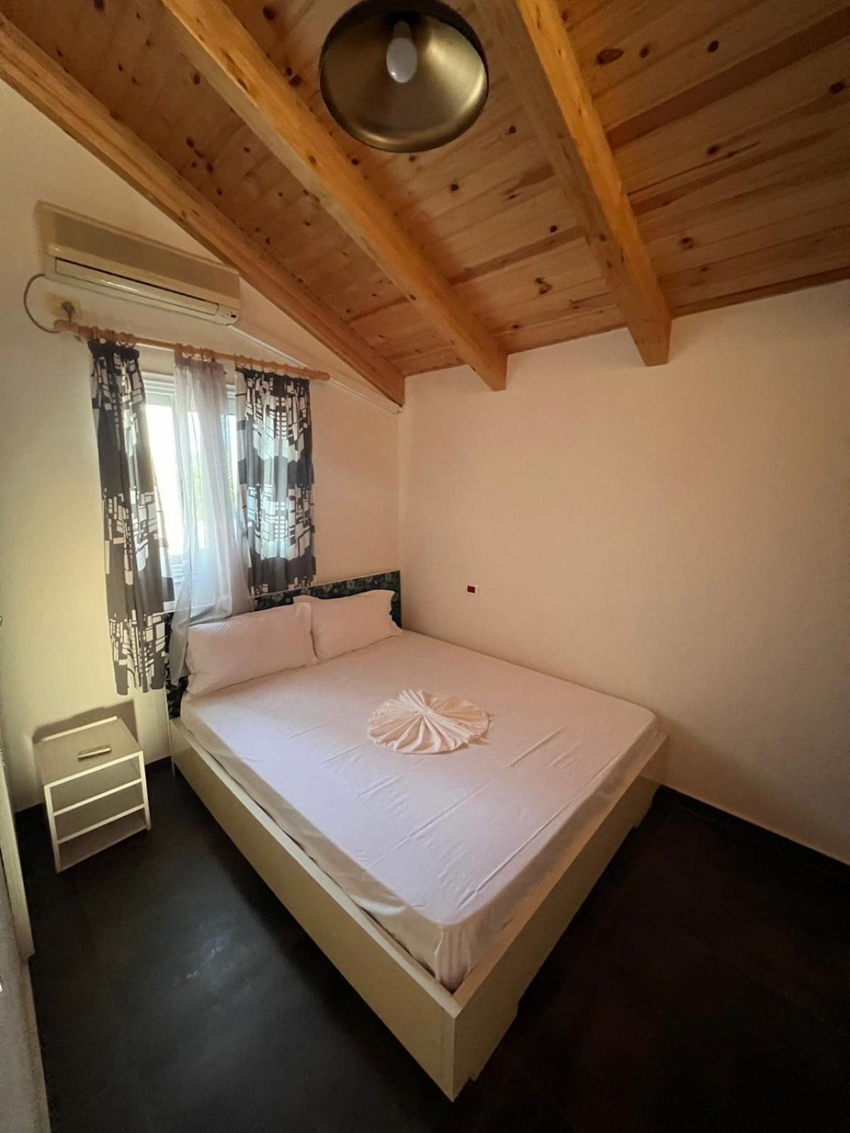 Guest Rooms Arbri Vlorë Esterno foto