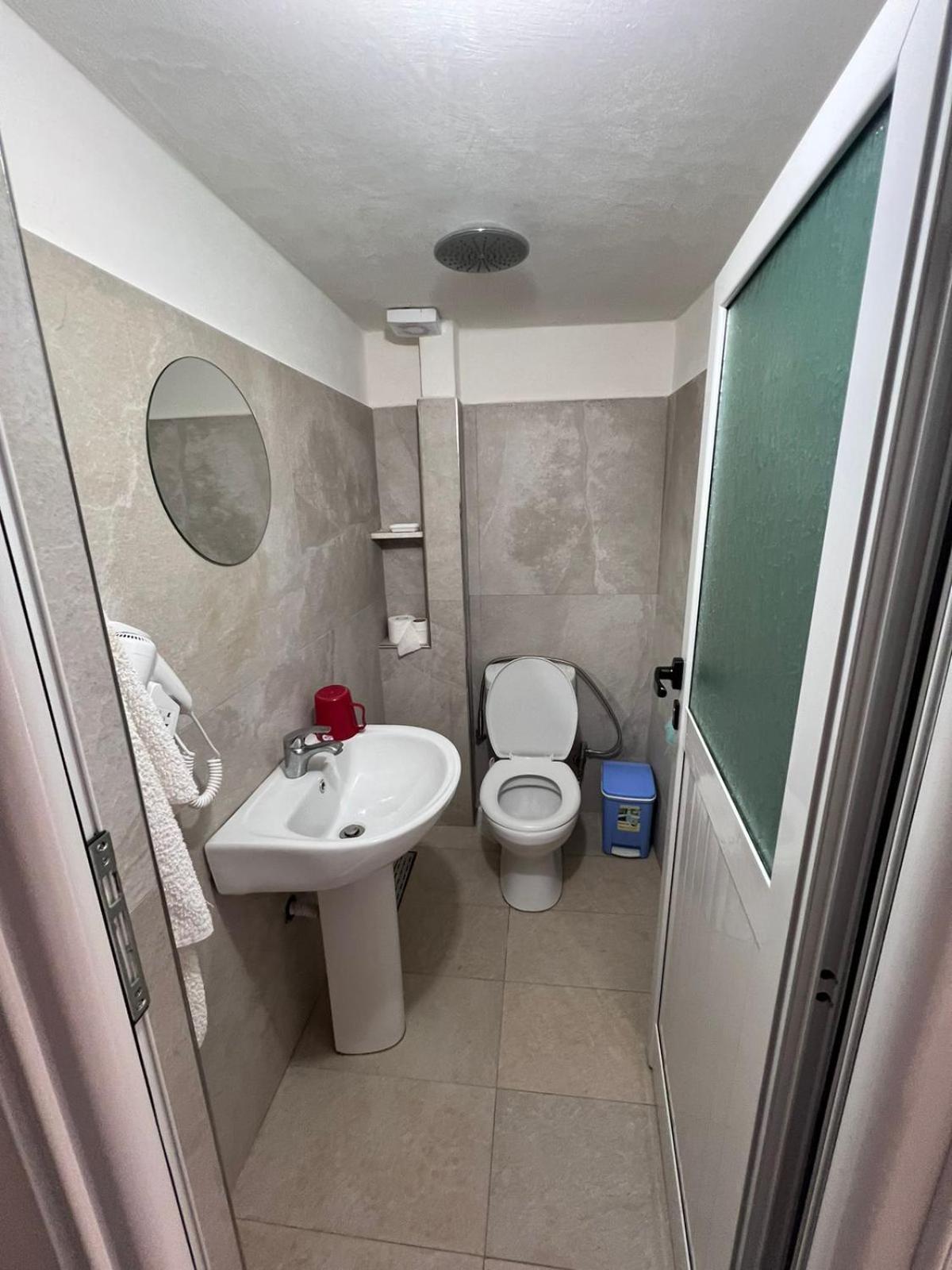 Guest Rooms Arbri Vlorë Esterno foto