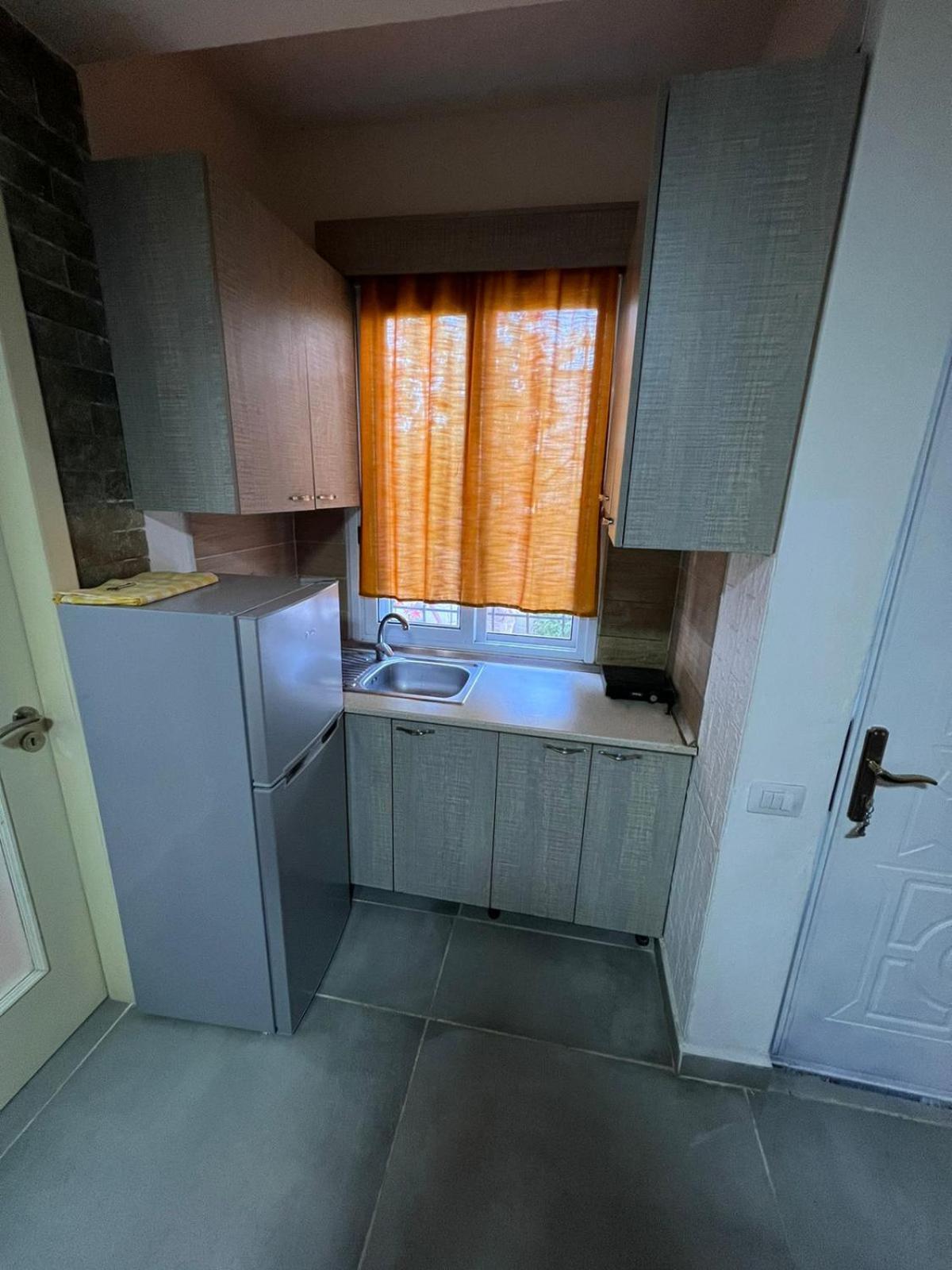 Guest Rooms Arbri Vlorë Esterno foto