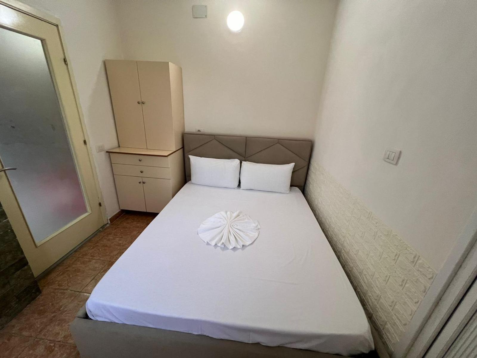 Guest Rooms Arbri Vlorë Esterno foto
