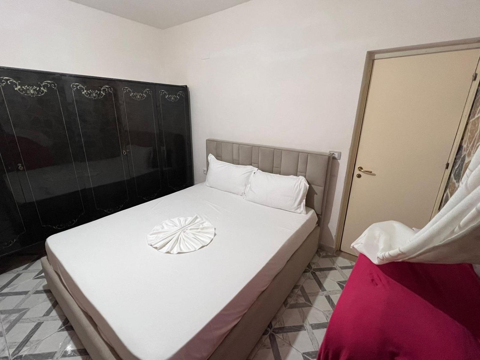 Guest Rooms Arbri Vlorë Esterno foto
