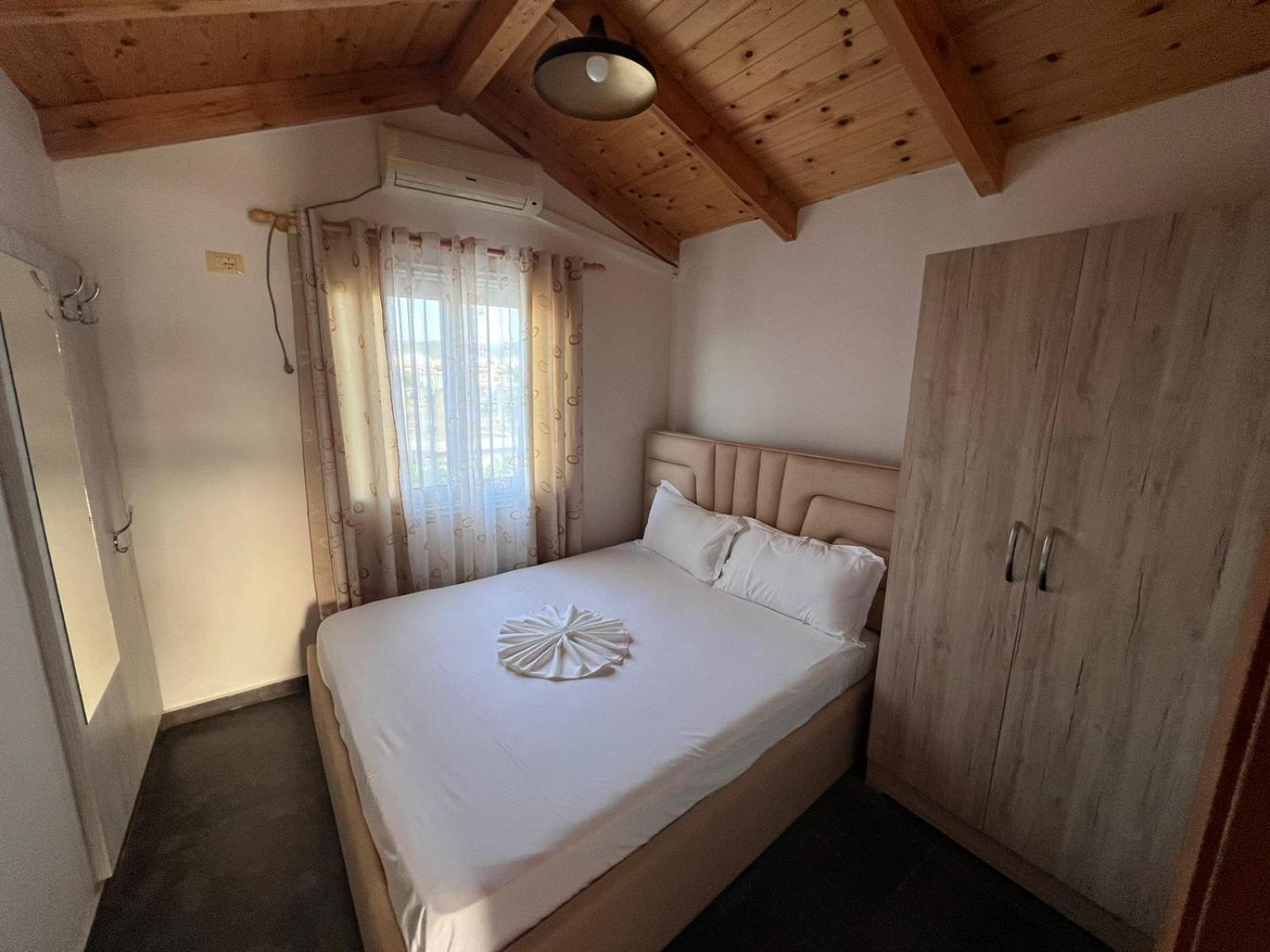 Guest Rooms Arbri Vlorë Esterno foto