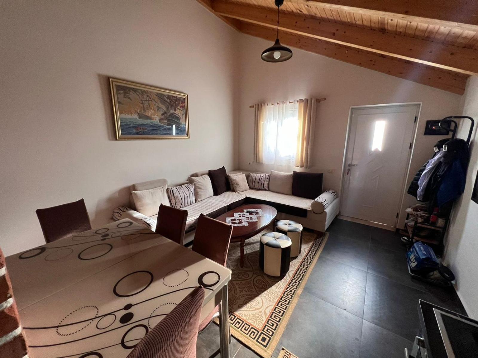 Guest Rooms Arbri Vlorë Esterno foto
